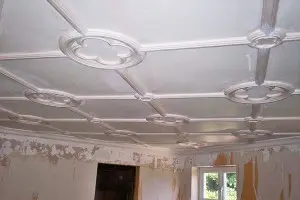 fitting-jacobean-style-panel-ceiling