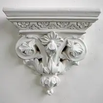 Plaster corbel
